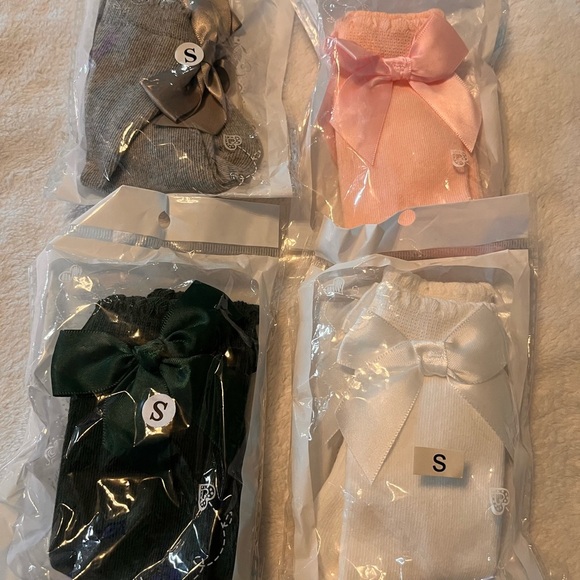 Gray Kids Knee-High Socks with Bow - Picture 2 of 2